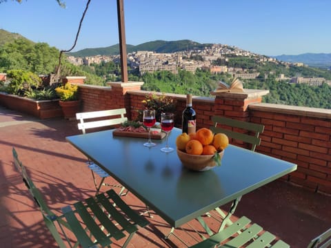 Natural landscape, View (from property/room), Balcony/Terrace, Dining area, Mountain view