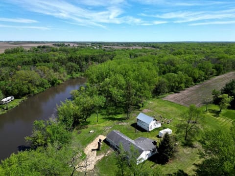 Riverside Retreat - Renovated Home on 15 Acres! House in Iowa