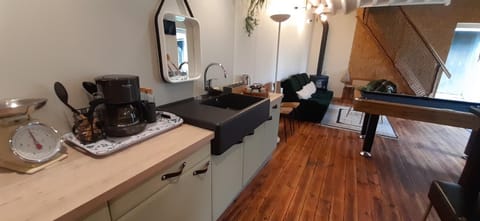 Kitchen or kitchenette, Living room