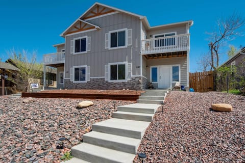 Power Haus Scenic Escape w Gym & Outdoor BBQ House in Old Colorado City