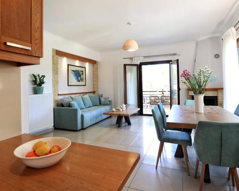 Kitchen or kitchenette, Living room, Seating area, Dining area