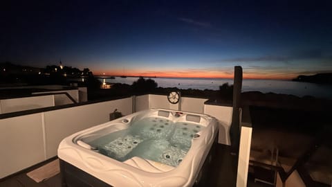 Night, Hot Tub, Sea view, Sunset