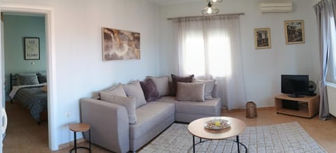 TV and multimedia, Living room, Seating area, air conditioner