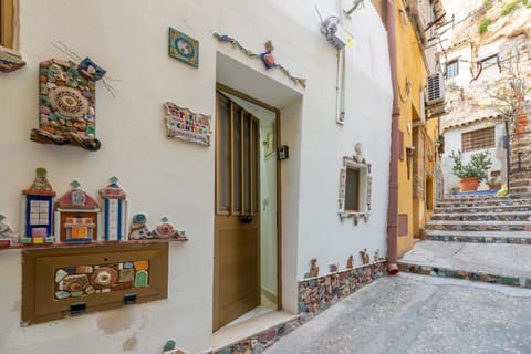 Facade/entrance, Entertainment
