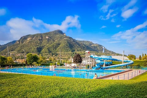 Restaurant/places to eat, Swimming pool