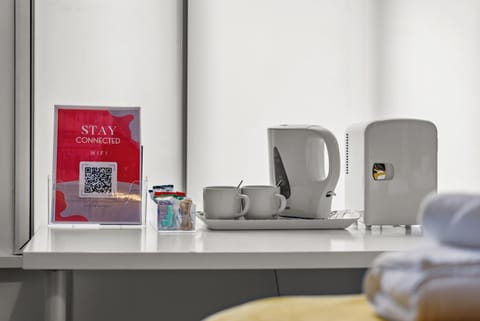 6 BR 4 Bath Central Worcester Sleeps 12 Apartment in Worcester