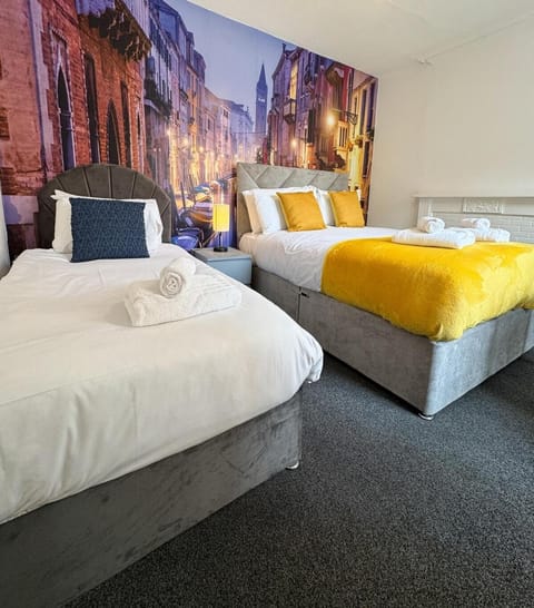 Bed, Photo of the whole room, Bedroom, towels