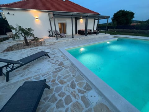 Swimming pool, Swimming pool