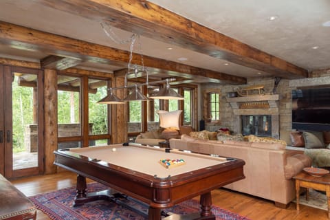 Hilltop Hideaway by Exceptional Stays Chalet in Mountain Village