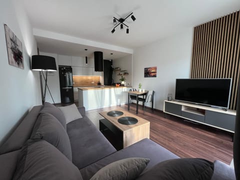 TV and multimedia, Living room, Seating area, Dining area, internet