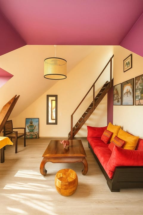 Living room, Seating area