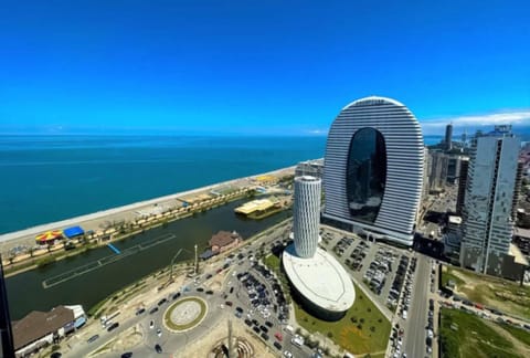 Property building, Nearby landmark, Communal lounge/ TV room, Day, Neighbourhood, Natural landscape, Bird's eye view, Evening entertainment, City view, Sea view, Location