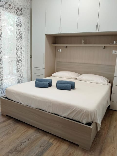 Bed, Photo of the whole room, Bedroom, towels, wardrobe