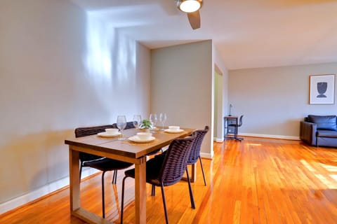 Seating area, Dining area