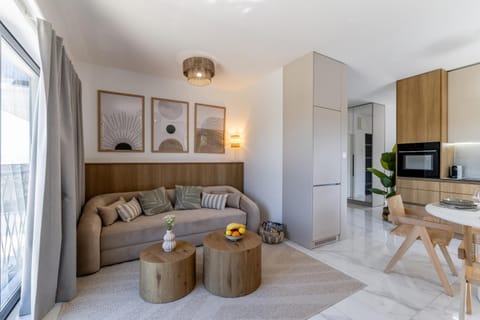 TV and multimedia, Kitchen or kitchenette, Living room, Seating area, Dining area, City view, City view, Mountain view, Mountain view, Sea view, Sea view, Street view, Street view, oven, stove
