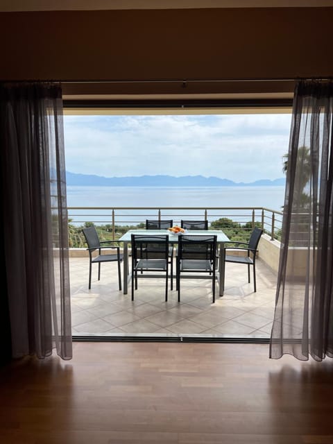 Peroulia Bay View Maisonette Apartment in Messenia