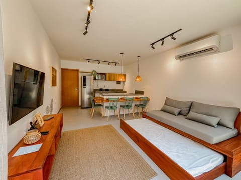 Communal lounge/ TV room, Bed, TV and multimedia, Kitchen or kitchenette, Living room, Dining area, air conditioner
