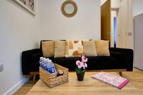 2 bedroom, newly-renovated, comfortable town centre apartment! Apartment in Oban