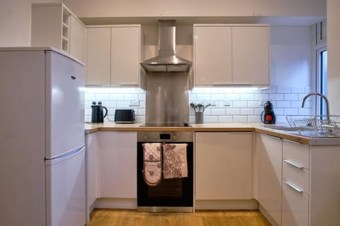 2 bedroom, newly-renovated, comfortable town centre apartment! Apartment in Oban