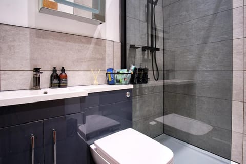 2 bedroom, newly-renovated, comfortable town centre apartment! Apartment in Oban