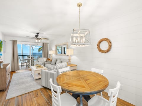 View (from property/room), Balcony/Terrace, Living room, Seating area, Dining area, Sea view