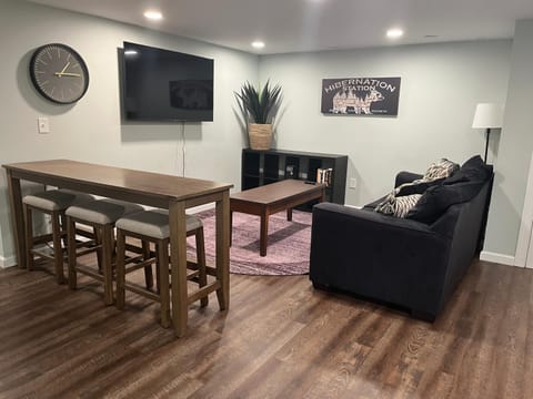 TV and multimedia, Living room, Seating area, Dining area, Evening entertainment