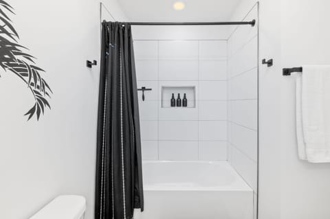 Shower, Toilet, Bathroom, Bath, towels