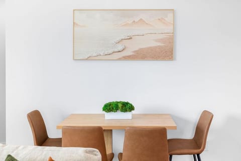 Living room, Decorative detail, Dining area