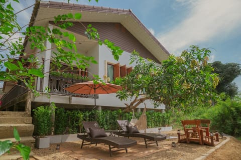 Property building, Balcony/Terrace, sunbed