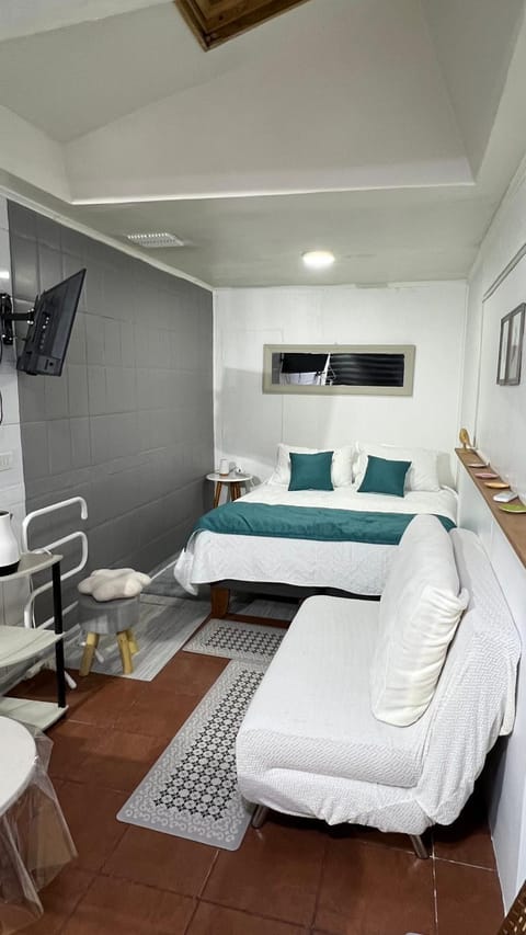 Bed, TV and multimedia, Living room, Photo of the whole room, Bedroom