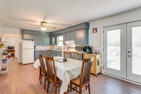 half Mi to Dtwn Dining! Cozy Hayesville Hideaway House in Hayesville