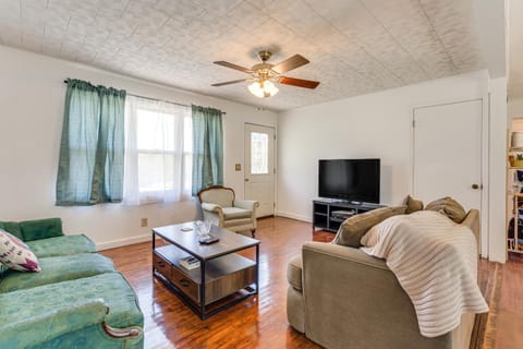 half Mi to Dtwn Dining! Cozy Hayesville Hideaway House in Hayesville