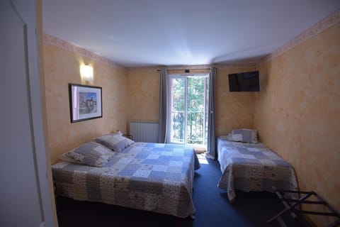 Hôtel PRATO PLAGE Hotel in Pernes-les-Fontaines
