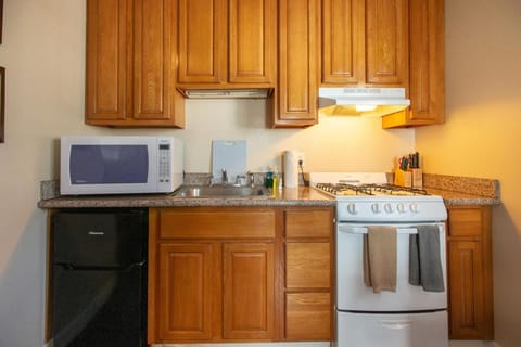 Sonoma Getaway for Two - Great Location House in Boyes Hot Springs