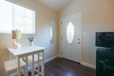 Sonoma Getaway for Two - Great Location House in Boyes Hot Springs