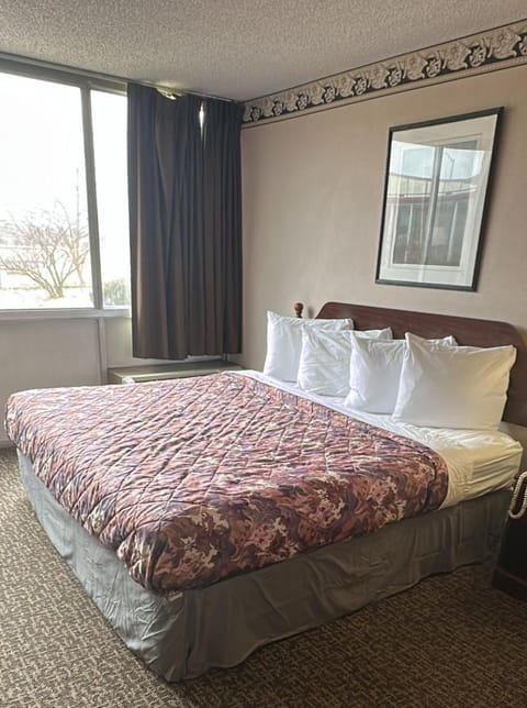 Napoleon Inn and Suites Hotel in Ohio