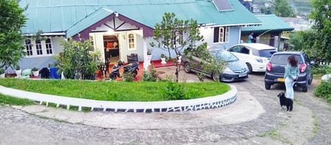 Property building, Garden, Garden view, Parking