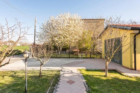 Property building, Spring, Day, Natural landscape, Garden, Garden view