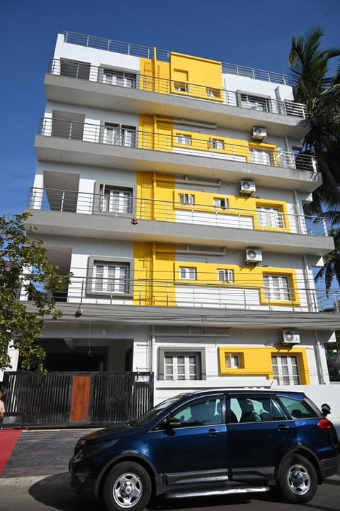 Property building, Day, Location, Parking