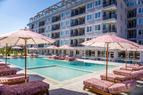 Property building, Pool view, Swimming pool, sunbed
