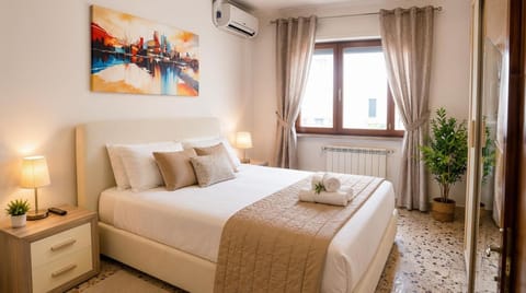 Bed, Photo of the whole room, Bedroom, internet, air conditioner