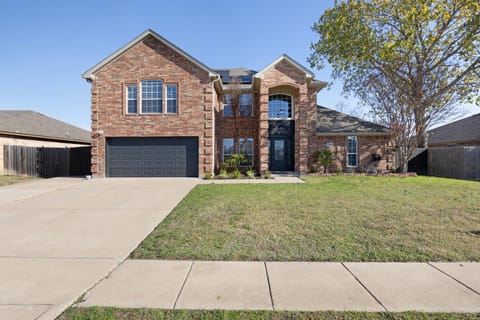 Property building, Neighbourhood, Garden, Street view