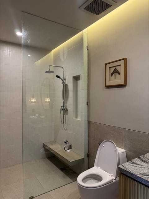 Family Haven 6BR Luxe Villa in Berawa, Canggu House in North Kuta