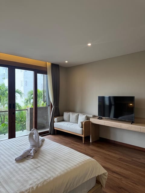 Family Haven 6BR Luxe Villa in Berawa, Canggu House in North Kuta