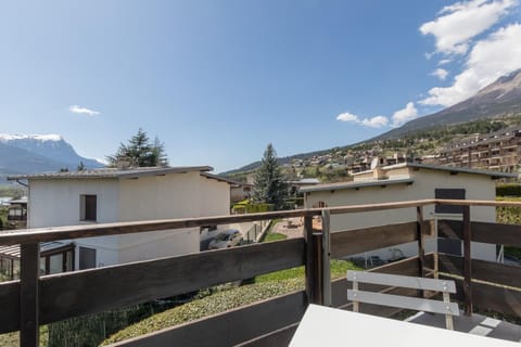 Balcony/Terrace, Mountain view