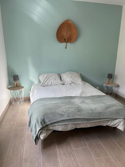 Chambre chez l'habitant Bed and Breakfast in Séné