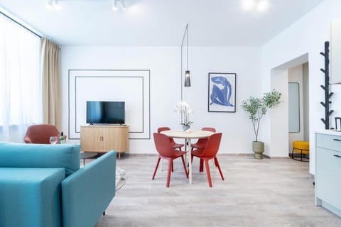 TV and multimedia, Living room, Seating area, Evening entertainment