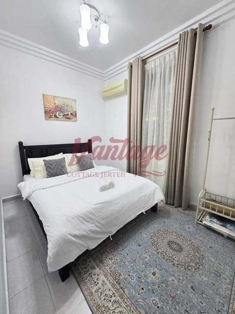 Bedroom, air conditioner