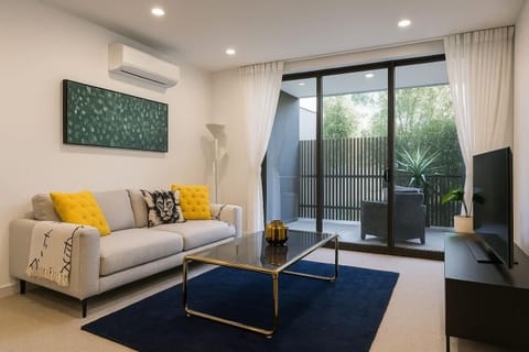 TV and multimedia, Living room, Seating area, air conditioner