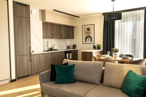 Kitchen or kitchenette, Living room, Seating area, Dining area